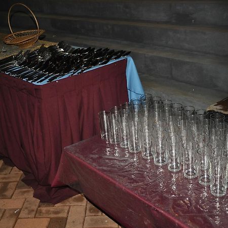 Gunners' Club - Minneriya Bagian luar foto