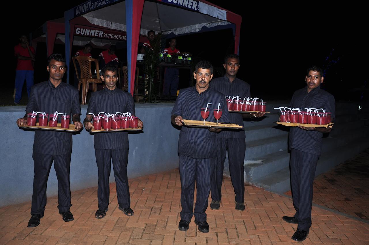 Gunners' Club - Minneriya Bagian luar foto