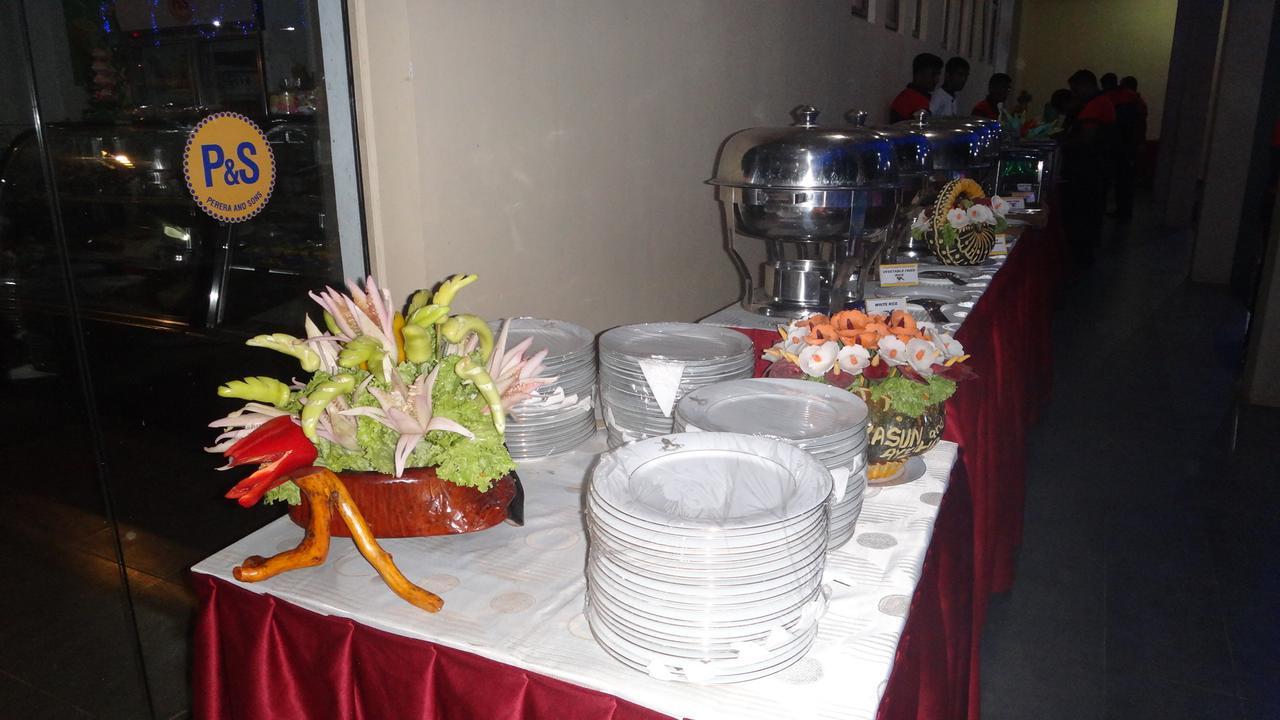 Gunners' Club - Minneriya Bagian luar foto